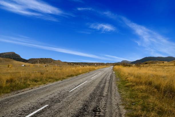 istock road living far 1323987445