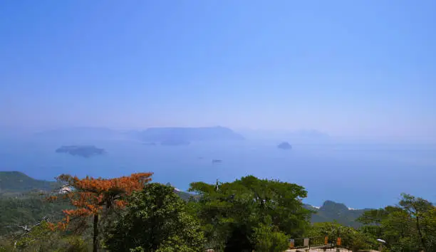 If you take the Miyajima Ropeway to the top of the mountain, you can see a wonderful view of Misen.