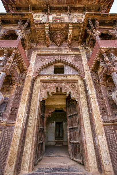istock Jahangiri Mahal Rajput Palace - Orchha - India 1324051335