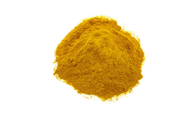 texture in polvere su sfondo bianco. - mustard ground yellow spice foto e immagini stock
