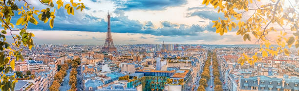 torre eiffel en la ciudad de parís - tourism panoramas winter travel locations fotografías e imágenes de stock