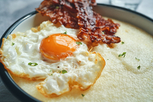 Creamy Grits with Fried Eggs and Bacon