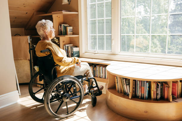 istock Ways to Help the Elderly in Your Community 1324090677