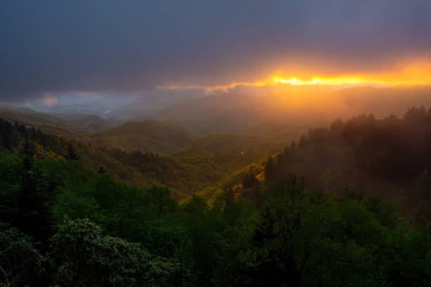 istock Sunset from Woolyback Along the Blue Ridge Parkway 1324102343