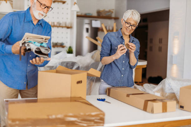istock Senior couple moving 1324112512