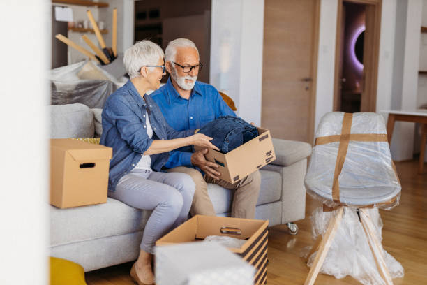 istock Senior couple moving 1324114266