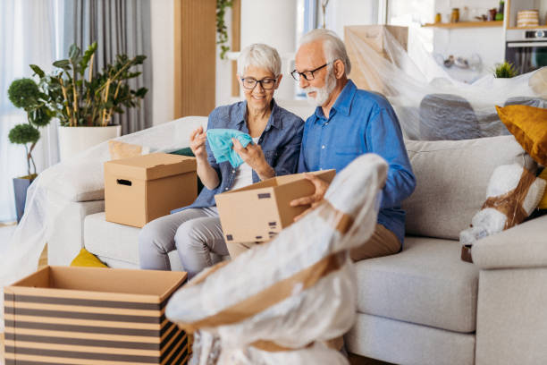 istock Senior couple moving 1324114287
