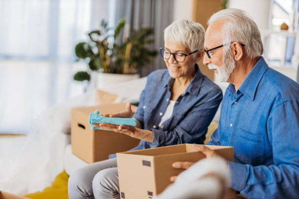 istock Senior couple moving 1324114311