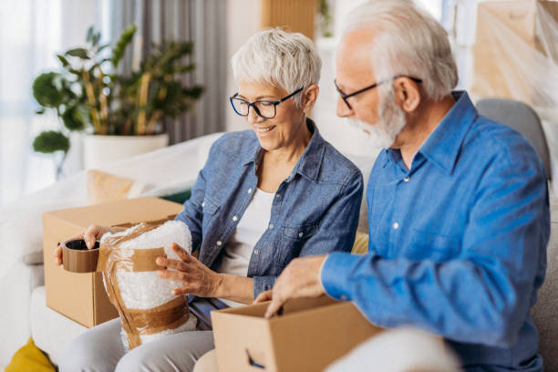 istock Senior couple moving 1324114895