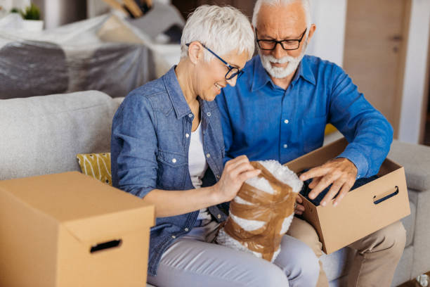 istock Senior couple moving 1324114909