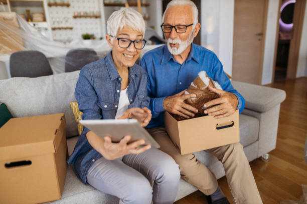 istock Senior couple moving 1324115011