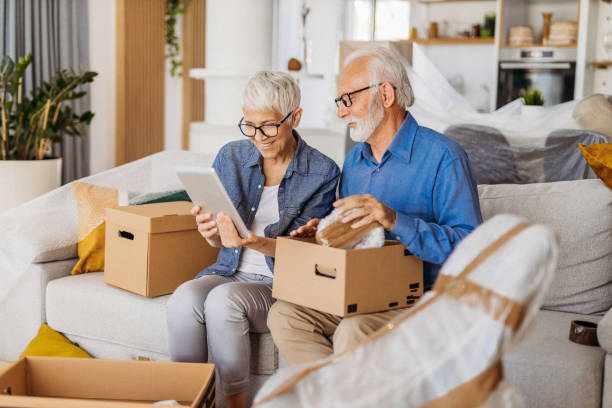 istock Senior couple moving 1324115154