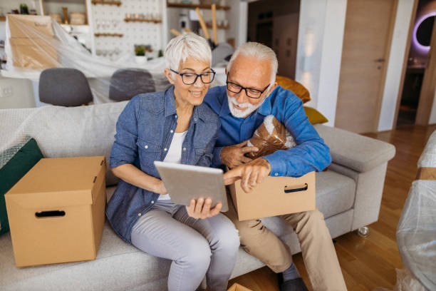 istock Senior couple moving 1324115333