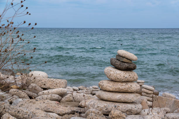 istock Inukshuk Overlooking Lake Ontario 1324117086