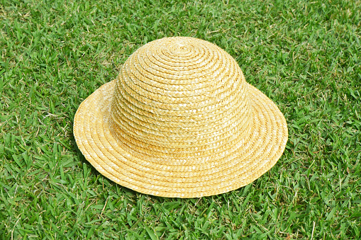 A straw beach sun hat