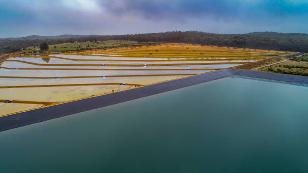 facilidad de evaporación - tailings fotografías e imágenes de stock