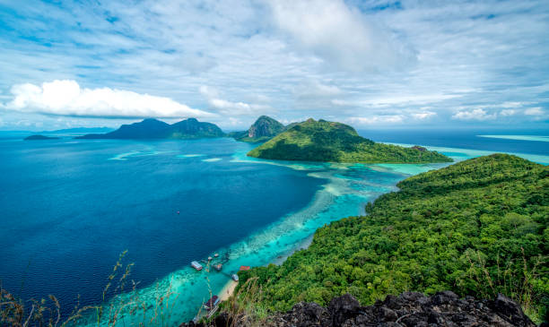 bohey dulang, tun sakaran marine park, semporna, sabah - ilhas do pacífico - fotografias e filmes do acervo