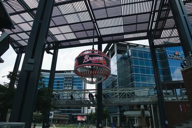 Atlanta braves logo on giant baseball in Battery, Atlanta Atlanta, GA, USA: June 12,2021-An entrance to Truist Stadium in  Atlanta, Georgia. The stadium is a ballpark and the home field of Major League Baseball team of Atlanta Braves and is located in a multi use complex The Battery with many shops and restaurants. american league baseball stock pictures, royalty-free photos & images