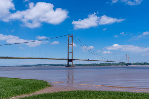 humber suspension bridge - humber bridge bridge humber river yorkshire stock-fotos und bilder