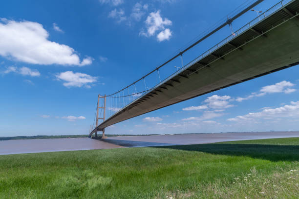 humber suspension bridge bei barton - humber bridge bridge humber river yorkshire stock-fotos und bilder