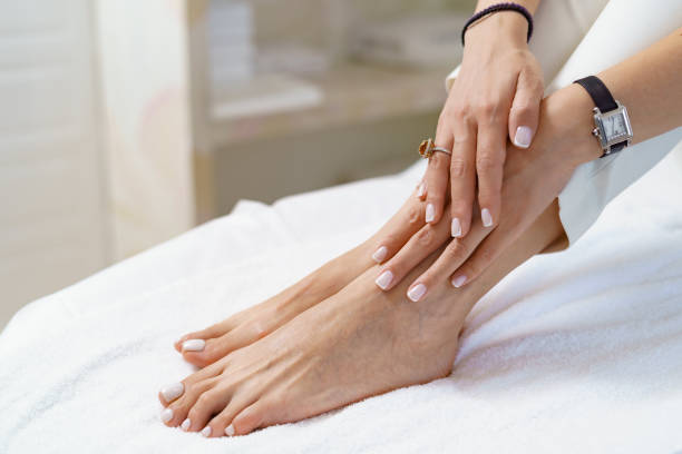 a imagem de manicure e pedicure ideal - manicure pedicure human foot french culture - fotografias e filmes do acervo