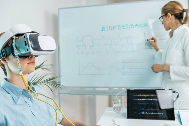 formazione sul biofeedback della realtà virtuale - biofeedback foto e immagini stock