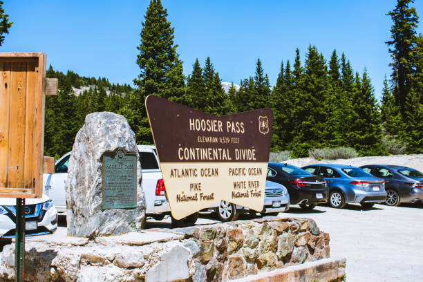 zeichen des hoosier passes in colorado. - continental divide trail stock-fotos und bilder