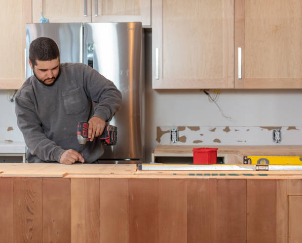istock Installing kitchen countertops in home remodel 1324323425