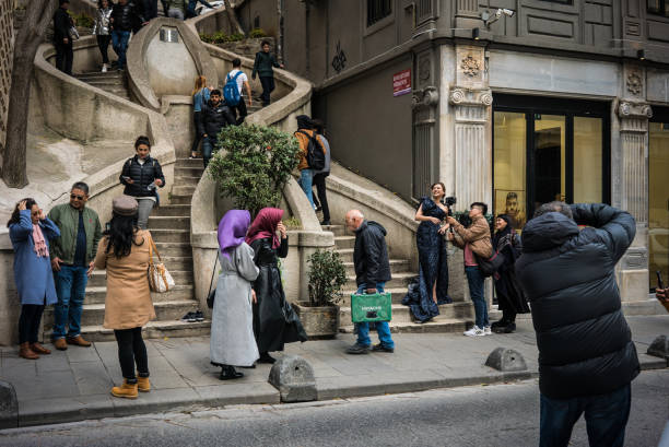 イスタンブール ガラタからカモンド の階段 - camondo ストックフォトと画像