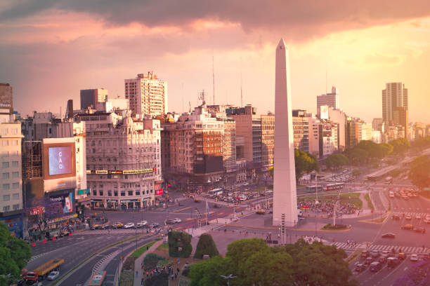 piazza obelisco de buenos aires - obelisco foto e immagini stock