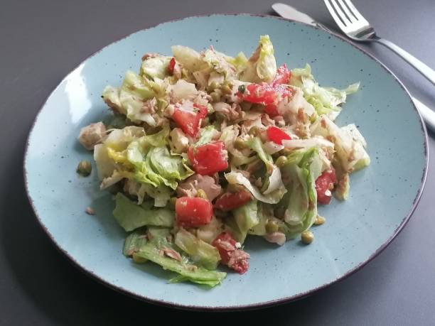ensalada verde con atún - tuna salad sandwich fotografías e imágenes de stock