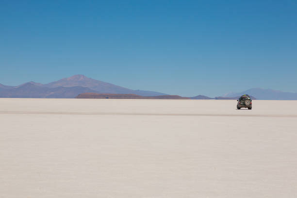 istock 4x4 on Salar de Uyuni, Bolivia 1324389889
