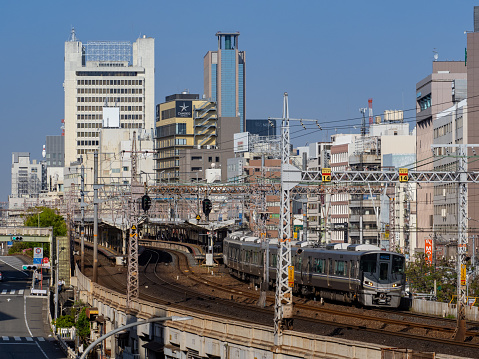Kobe 24/Apr./2021 : The train is passing Motomachi station in Kobe.