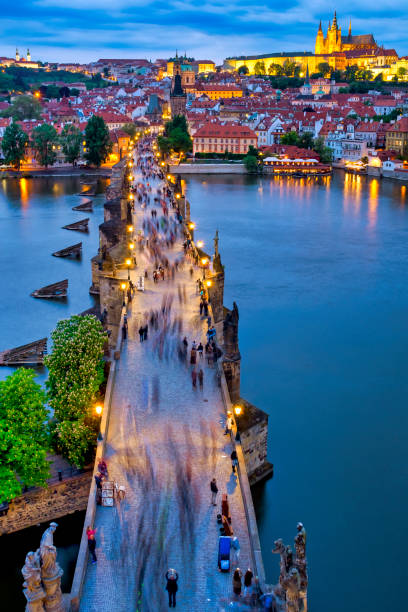 karlsbrücke - charles bridge stock-fotos und bilder