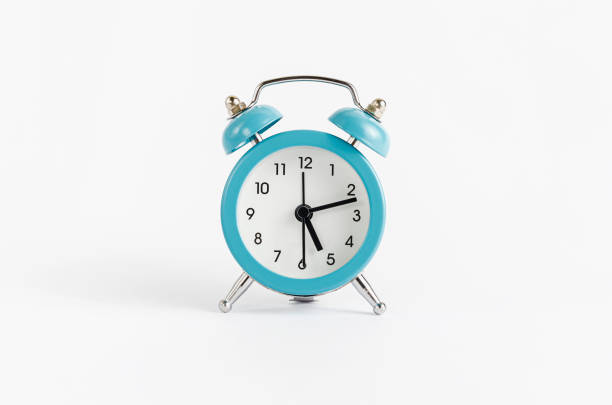 despertador azul - number alarm clock clock hand old fashioned fotografías e imágenes de stock