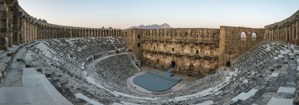 amfiteatr aspendos starożytnego miasta w pobliżu antalya, południowa turcja - aspendos construction architecture outdoors zdjęcia i obrazy z banku zdjęć