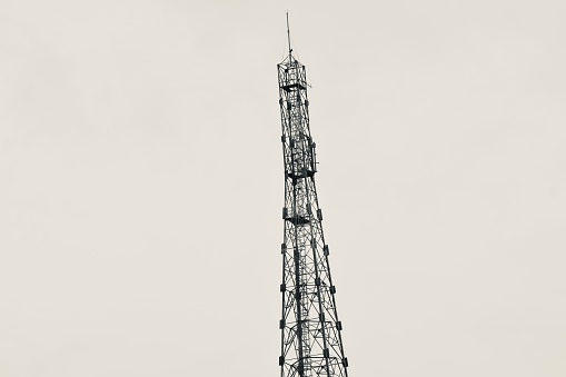 Traditional metallic mobile network tower