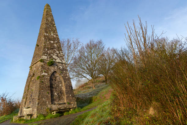 Portrait d’été de Castle Hill et du monument commémorant les morts à la bataille de Waterloo, Great Torrington, Devon, Angleterre. - Photo