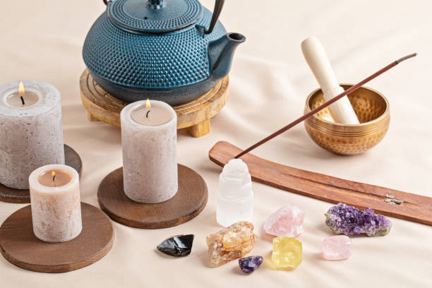 Healing chakra crystals therapy. Alternative rituals, gemstones for wellbeing, meditation, destress Healing reiki chakra crystals therapy. Alternative rituals with gemstones for wellbeing, meditation, destress, relaxation, mental health, spiritual practices. Energetical power concept crystal altar stock pictures, royalty-free photos & images