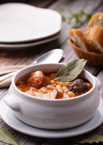 fabada asturiana, typical spanish bean stew with pork meat - asturiana imagens e fotografias de stock