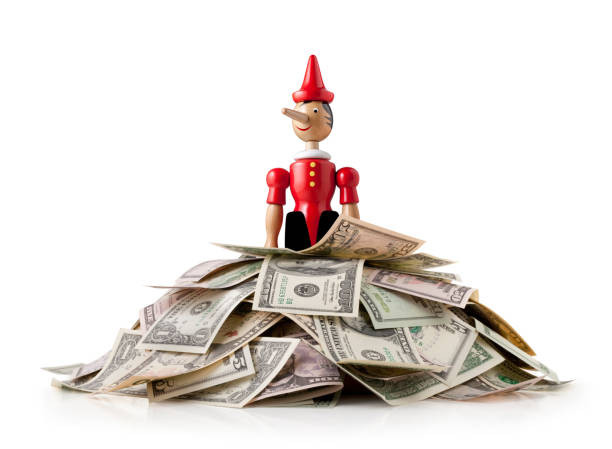 пиноккио стоит на стеке долларов сша - italy finance debt crisis стоковые фото и изображения