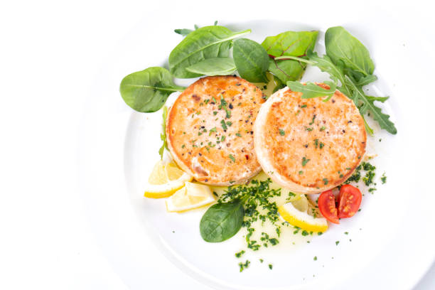 zwei rohe lachsfischkuchen - fish cutlet stock-fotos und bilder