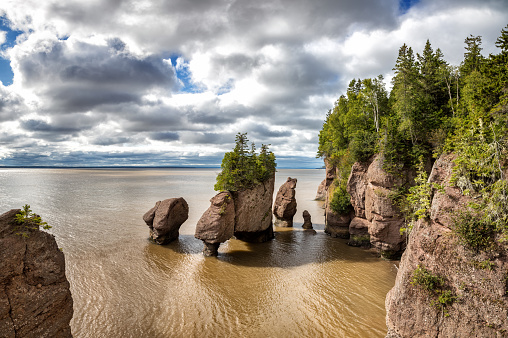 The Hopewell, o Flowerpot Rocks en la Bahía de Fundy, Nuevo Brunswick photo