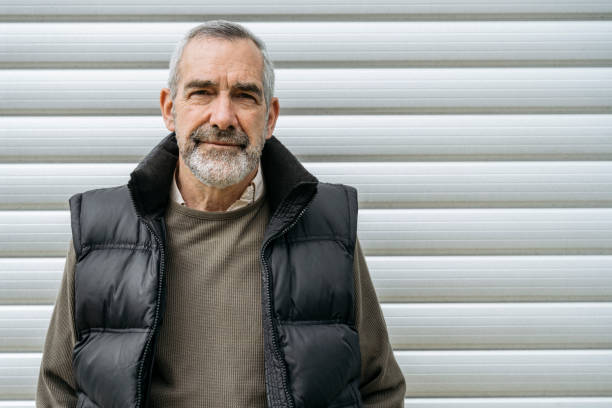 retrato al aire libre de finales de los años 60 hombre caucásico con barba - 67 fotografías e imágenes de stock