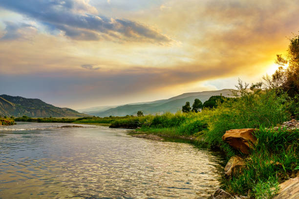 paisagem do pôr do sol do rio colorado - rio colorado - fotografias e filmes do acervo