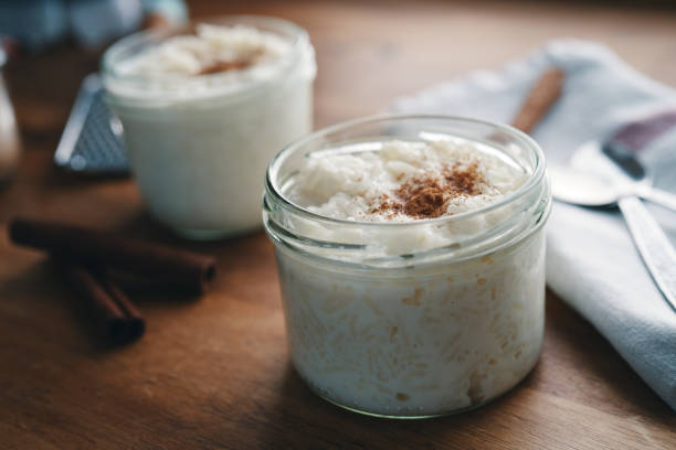 pudding ryżowy arroz con leche - rice pudding zdjęcia i obrazy z banku zdjęć