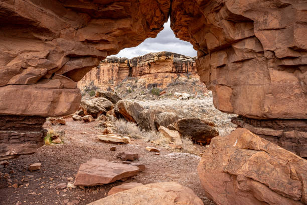 istock Archway Passing From Peekaboo Spring To Salt Creek Trail 1324761475