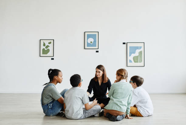 istock Kids in Art Gallery 1324782177