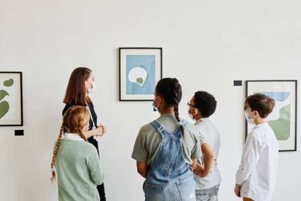 istock Kids at Art Tour 1324782189