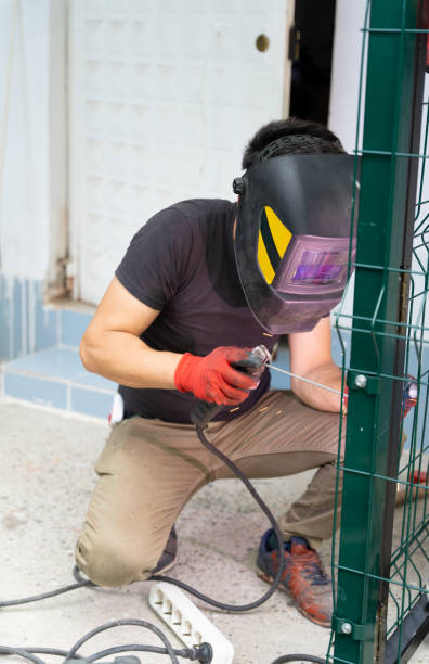 istock in the days when it started to normalize again, the welder now started working and went back to work 1324783992